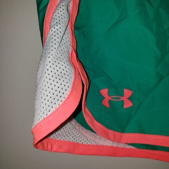 UNDER ARMOUR GREEN AND NEON CORAL WHITE LOOSE RUNNING SHORTS SIZE YOUTH LARGE - Picture 3 of 5